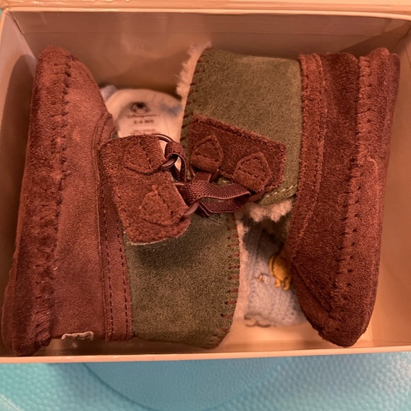 Ugg - Picture 4 of 5